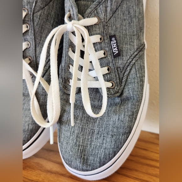 Vans Women's Shoes Size 7 Nearly New Condition - Picture 7 of 7